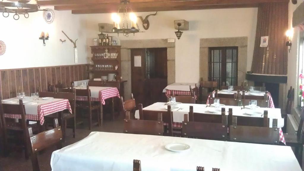 Hostal Restaurante El Chato El Barraco ภายนอก รูปภาพ